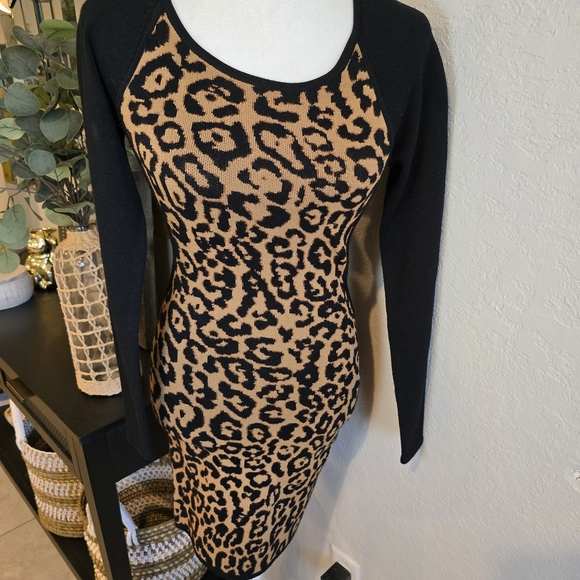 Guess Women’s Crew Intarsia Bodycon Long Sleeve Cheetah Sweater Dress S - Picture 3 of 7